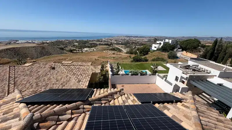 10kW Deye hybrid solar installation on a Mijas villa rooftop — 18 panels with panoramic Costa del Sol coast view